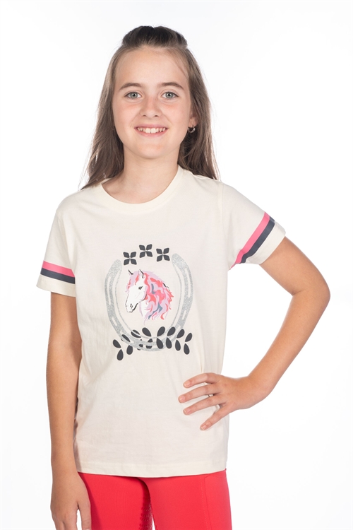 HKM Kids T-Shirt. Model Aymee.